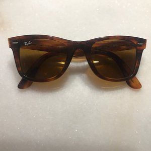 RAY-BAN WAYFARER SUNGLASSES